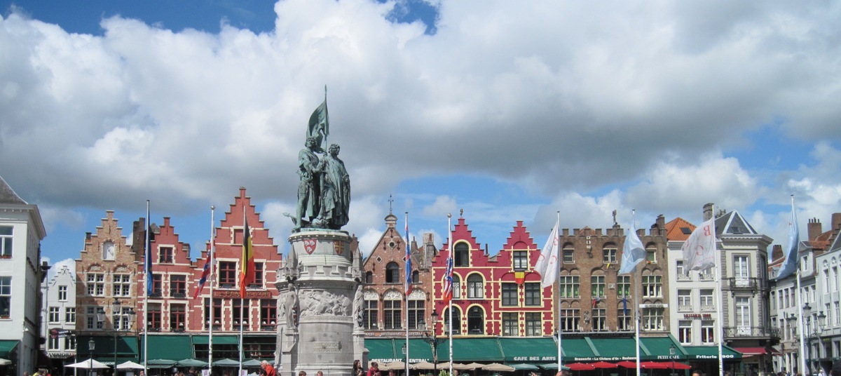 16- Bruges-  Il monumento e le case delle Corporazioni
